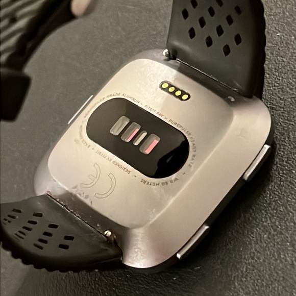 Fitbit Versa Heath & Fitness Smart Watch - Picture 9 of 15